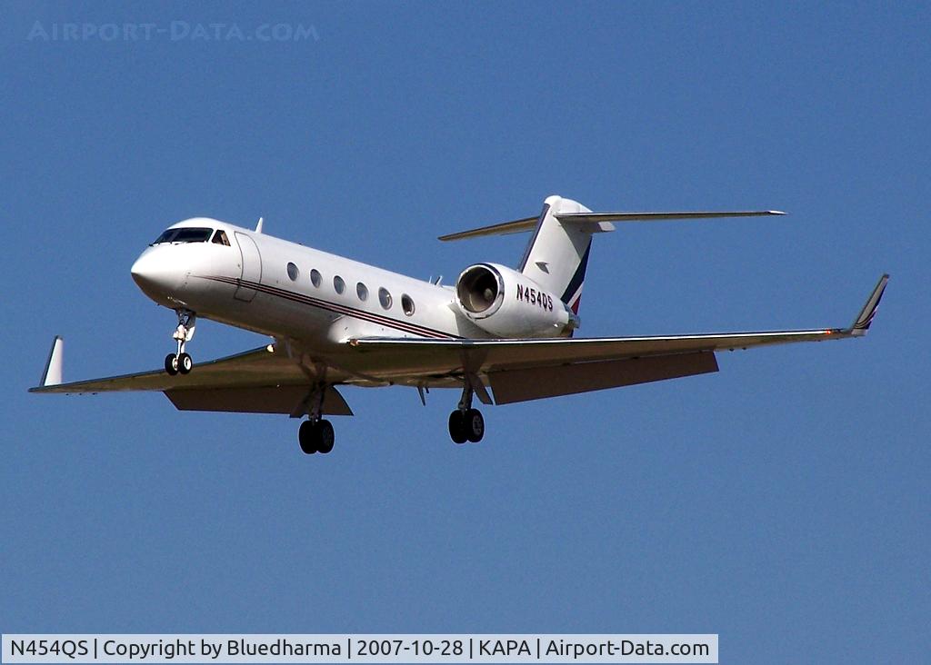 N454QS, 2001 Gulfstream Aerospace Gulfstream IV C/N 1454, Approach to 17L