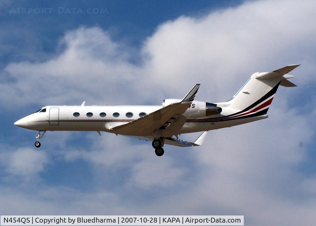 N454QS, 2001 Gulfstream Aerospace Gulfstream IV C/N 1454, Approach to 17L