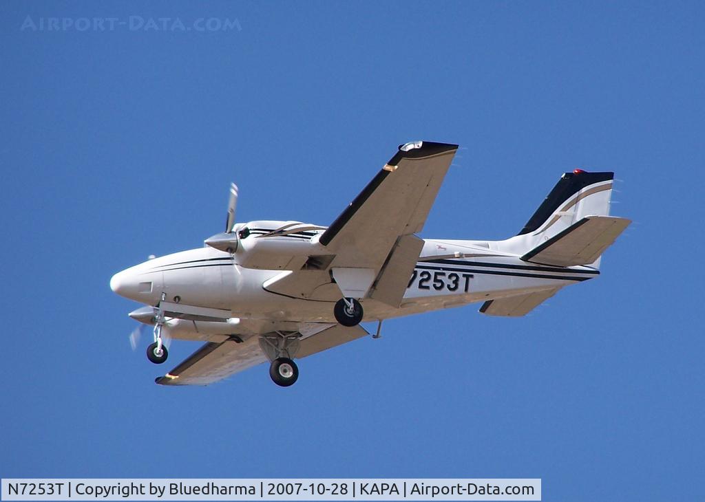 N7253T, 1985 Beech 58 Baron C/N TH-1462, Approach to 17L