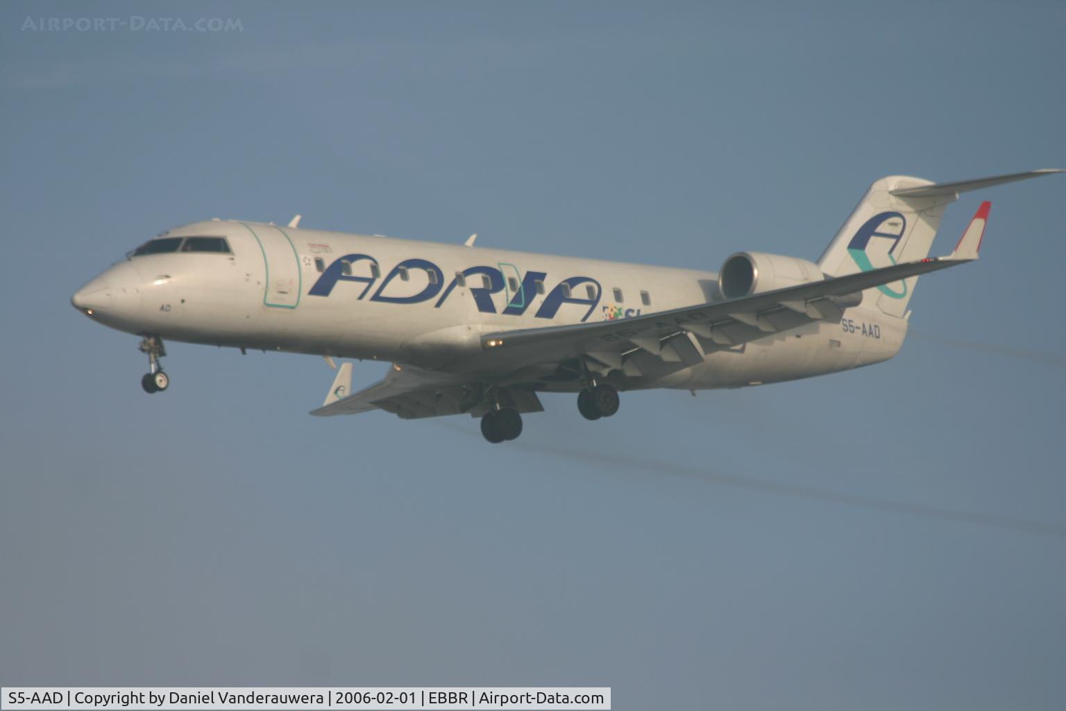 S5-AAD, 1997 Canadair CRJ-200LR (CL-600-2B19) C/N 7166, arrival of flight JP376 to rwy 25L