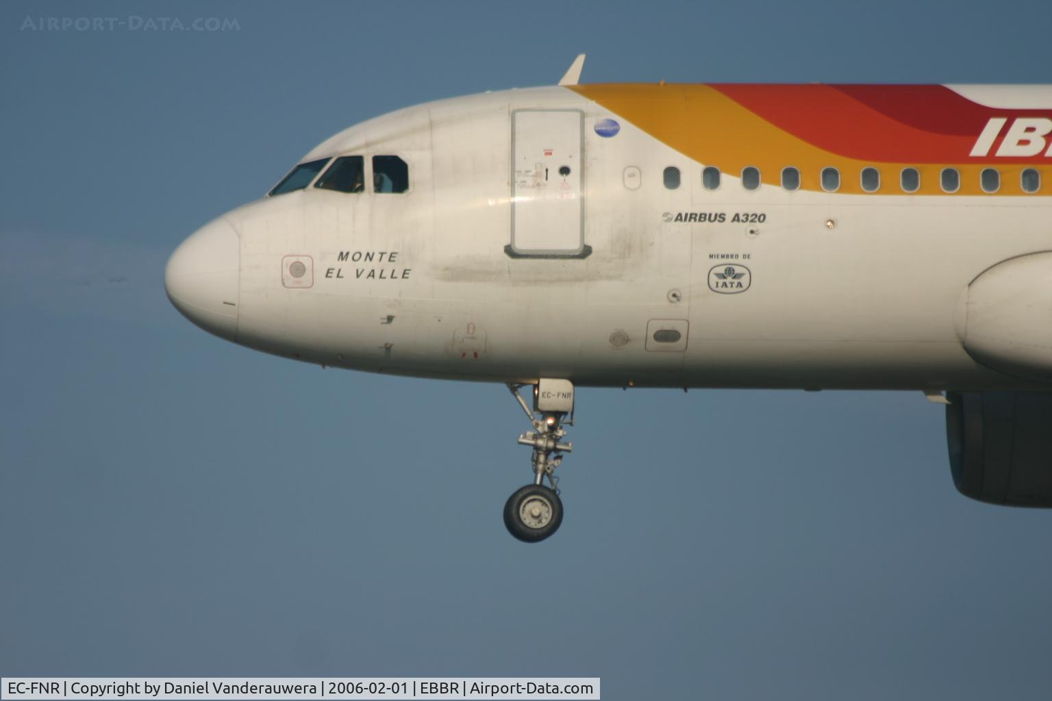 EC-FNR, 1992 Airbus A320-211 C/N 323, several seconds before touching rwy 25L