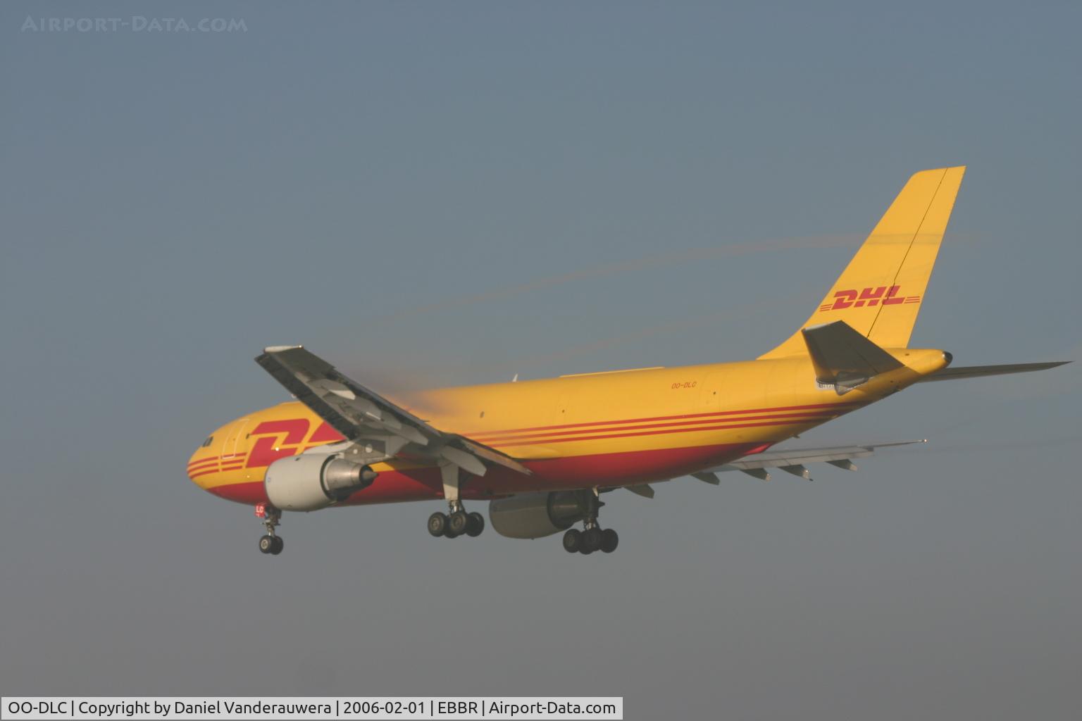 OO-DLC, 1981 Airbus A300B4-203F C/N 152, descending to rwy 25L