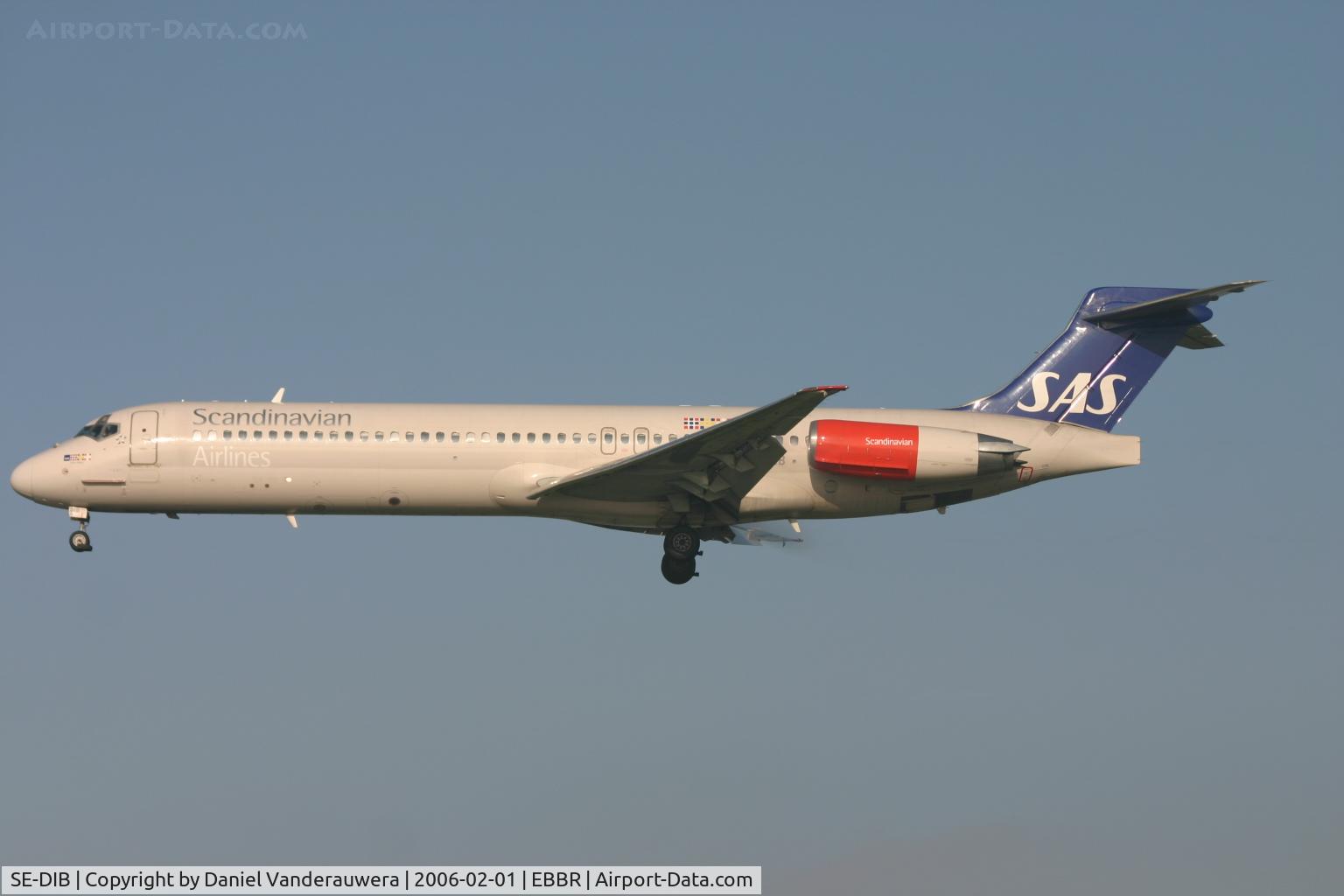 SE-DIB, 1988 McDonnell Douglas MD-87 (DC-9-87) C/N 49605, arrival of flight SK593 to rwy 25L