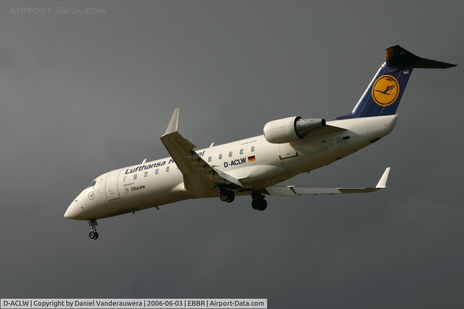 D-ACLW, 1996 Canadair CRJ-200LR (CL-600-2B19) C/N 7114, flight LH4634 is descending to rwy 25L