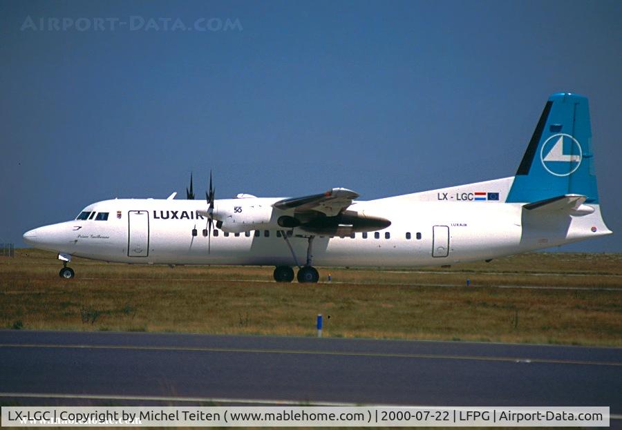 LX-LGC, 2007 De Havilland Canada DHC-8-402Q Dash 8 C/N 4162, Luxair after its landing at Paris CDG - DHC-8-402Q Dash 8 cn 4162 wears the code LX-LGC in 2007