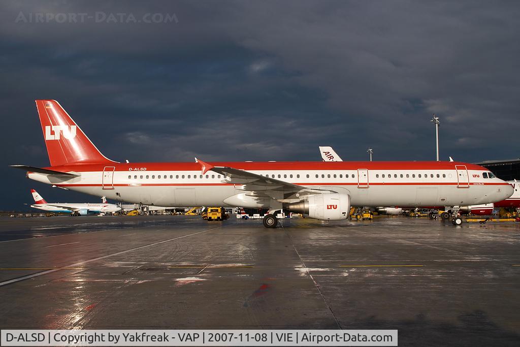 D-ALSD, 2001 Airbus A321-211 C/N 1607, LTU A321