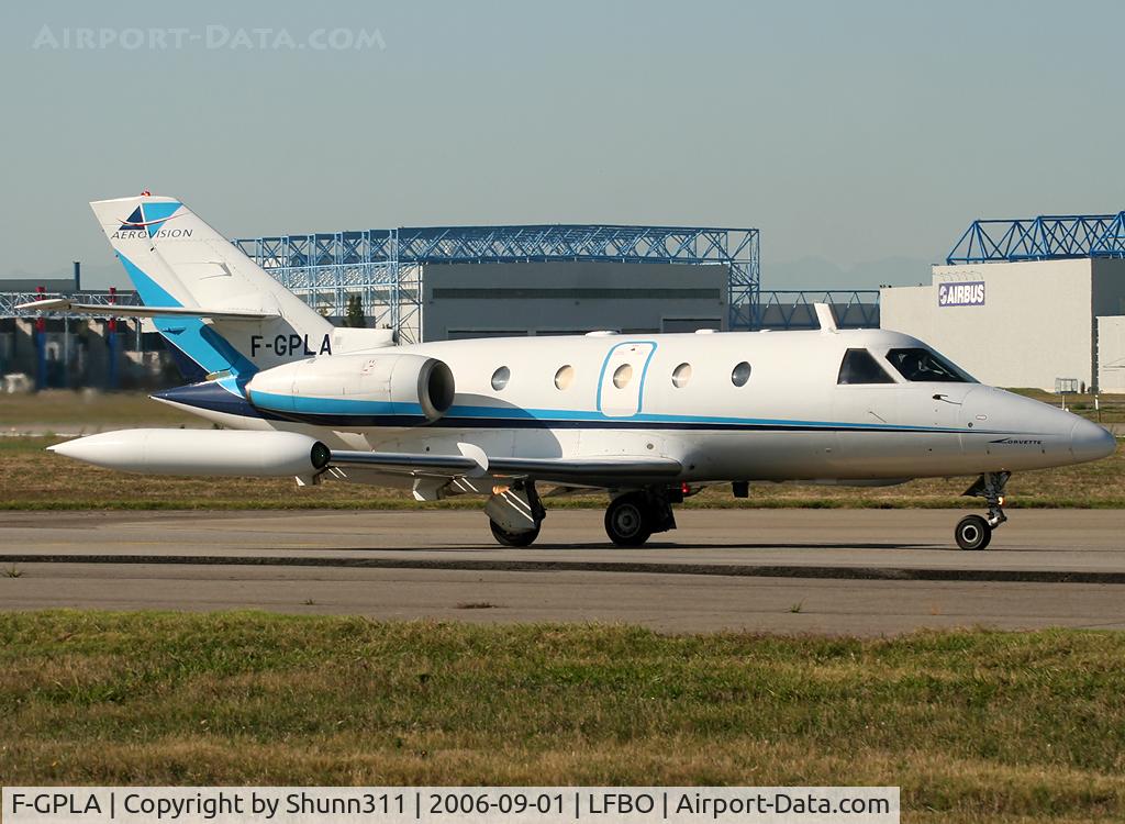 F-GPLA, 1976 Aerospatiale SN-601 Corvette 100 C/N 28, Line up rwy 14L for departure