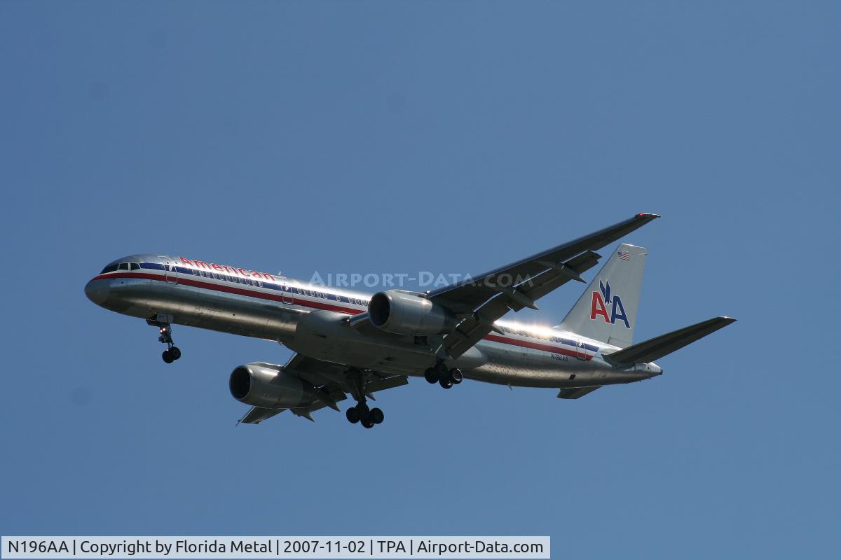 N196AA, 2001 Boeing 757-223 C/N 32390, American