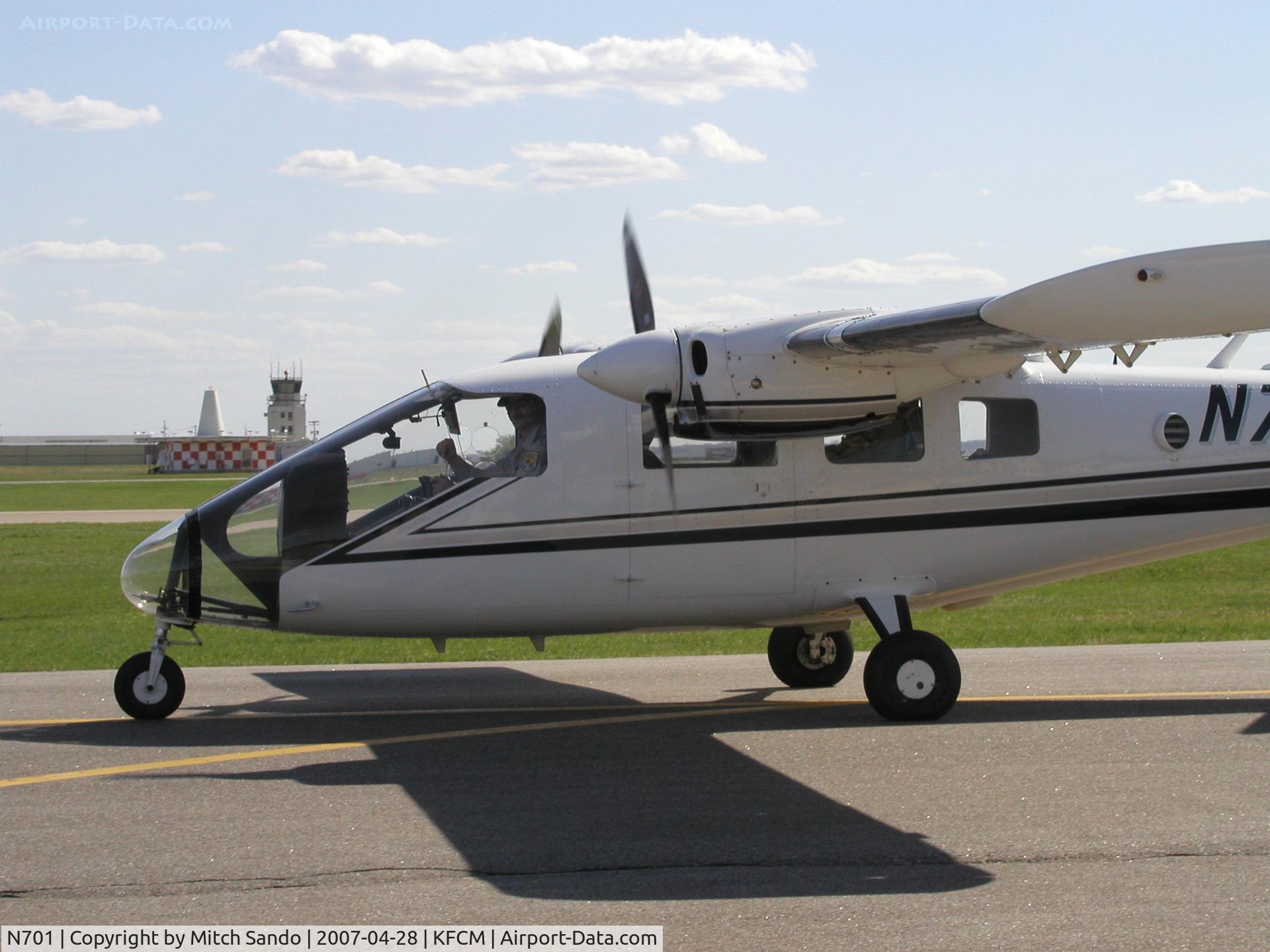 N701, 1990 Partenavia P-68 Observer 2 C/N 390-03-0B2, Taxi to parking.