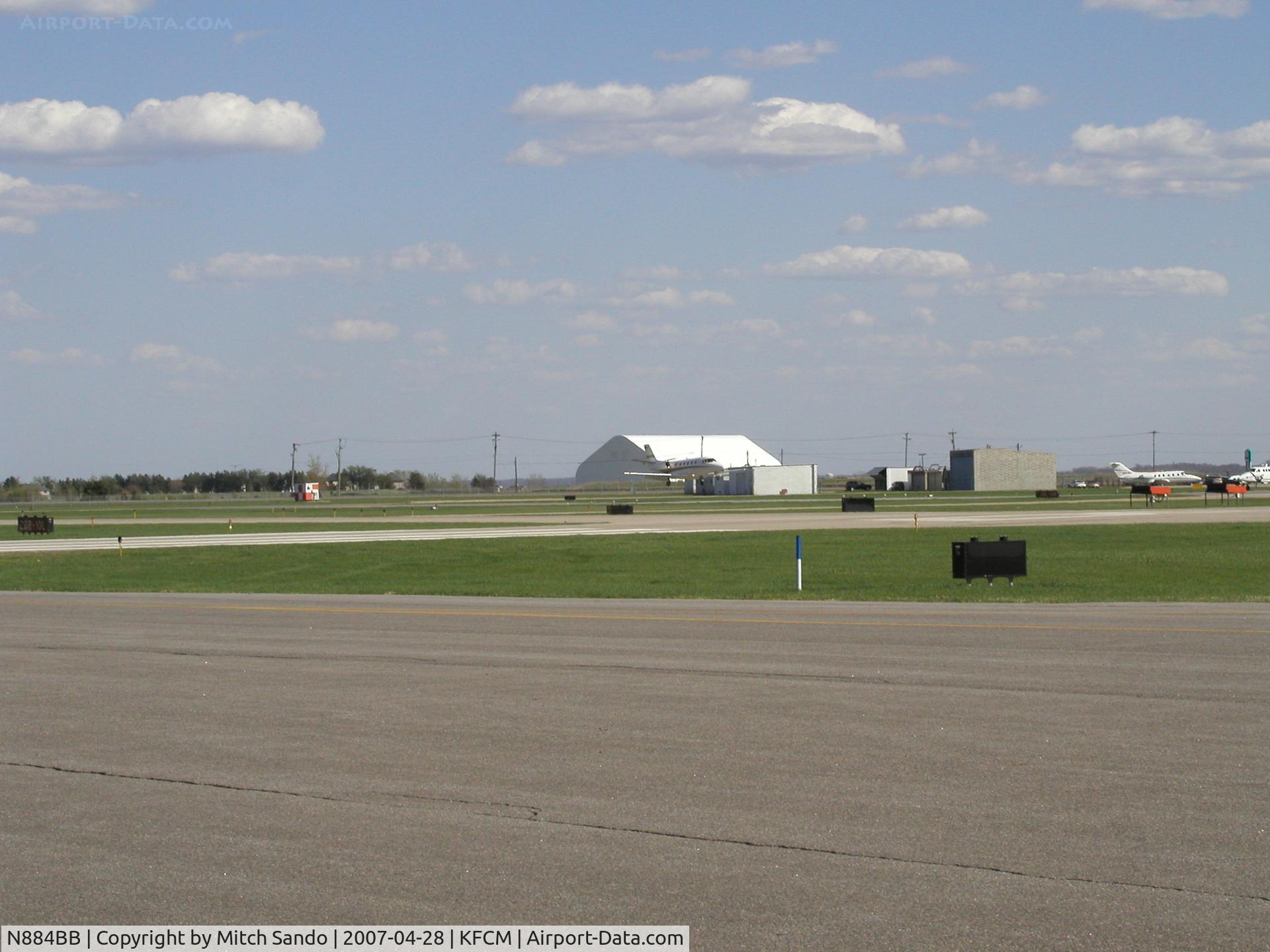 N884BB, 2000 Cessna 560XL C/N 560-5036, Landing Runway 28L from Florida.