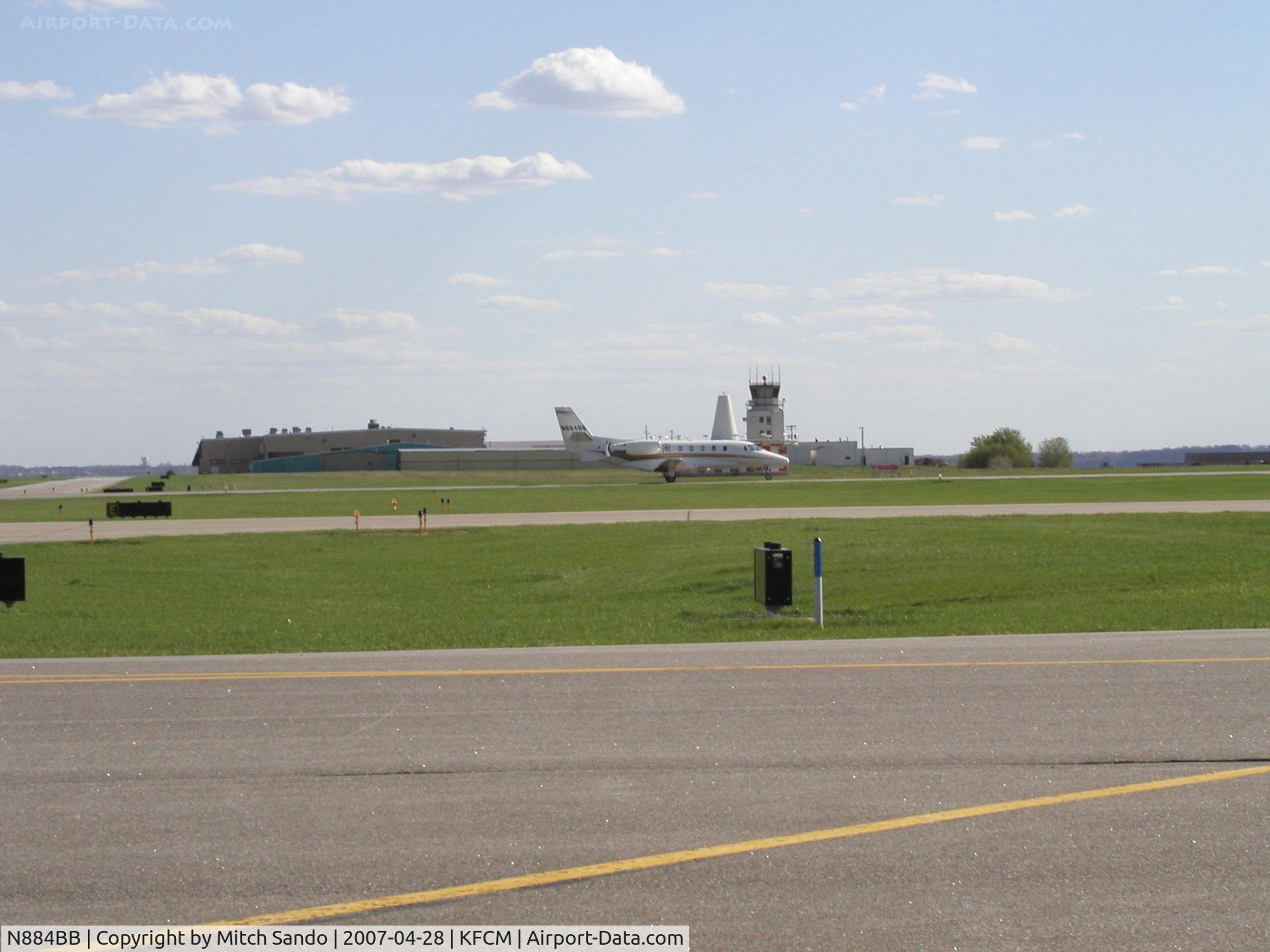 N884BB, 2000 Cessna 560XL C/N 560-5036, Landing Runway 28L from Florida.