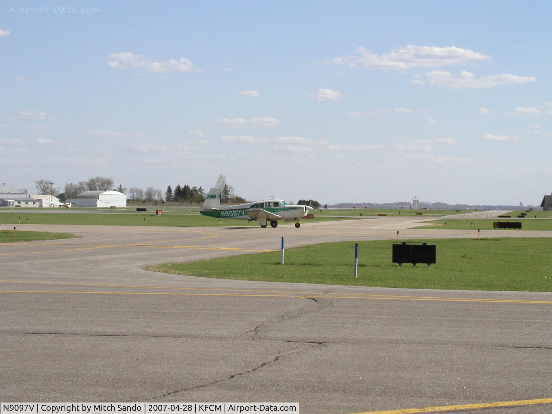 N9097V, 1969 Mooney M20F Executive C/N 690021, Departing Runway 28R.