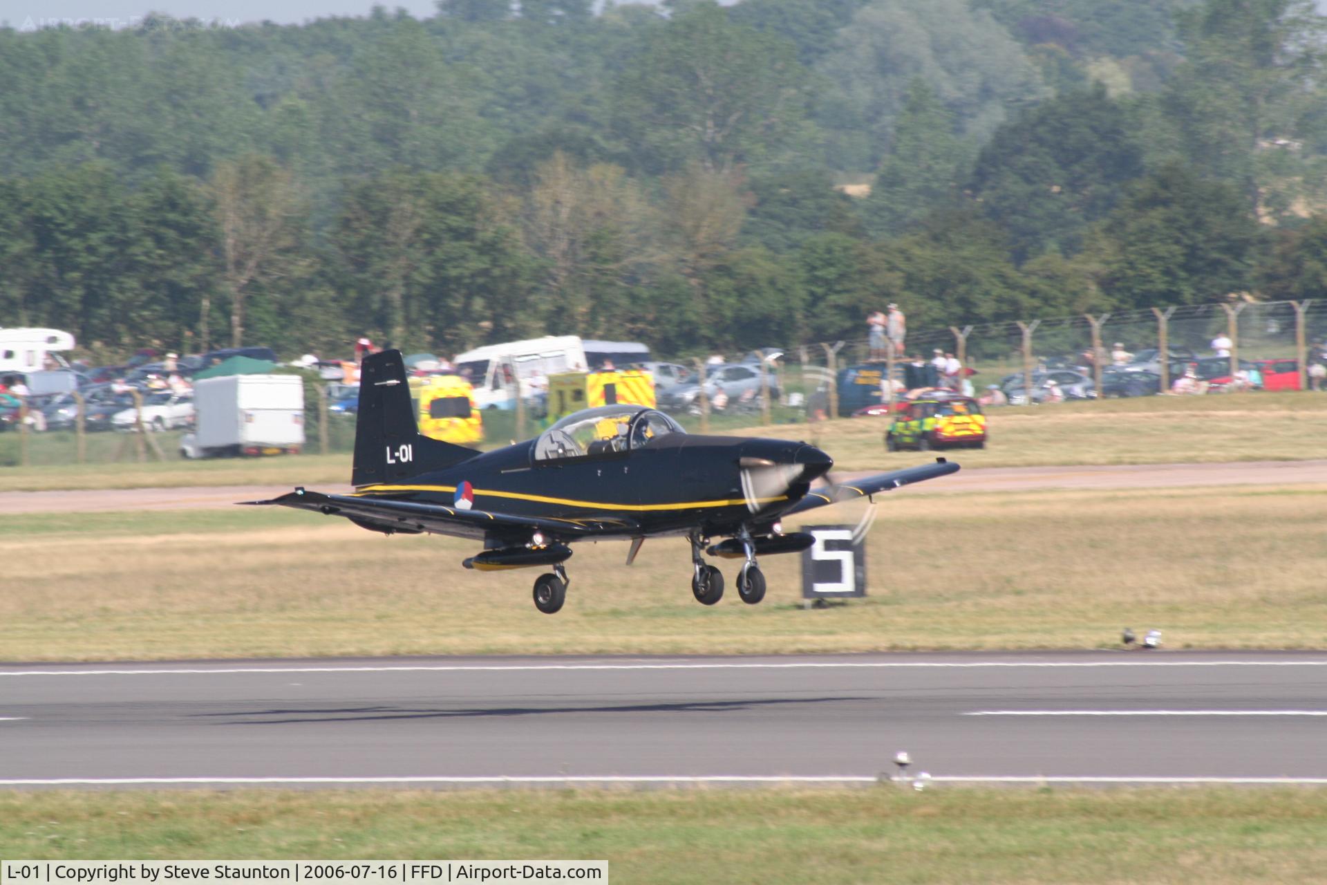 L-01, Pilatus PC-7 Turbo Trainer C/N 538, Royal International Air Tattoo 2006