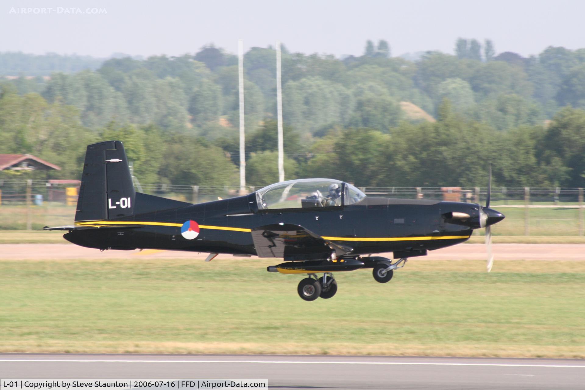 L-01, Pilatus PC-7 Turbo Trainer C/N 538, Royal International Air Tattoo 2006