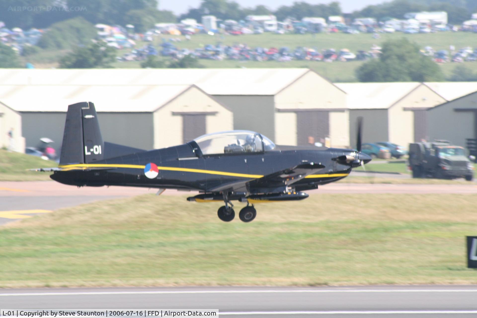L-01, Pilatus PC-7 Turbo Trainer C/N 538, Royal International Air Tattoo 2006