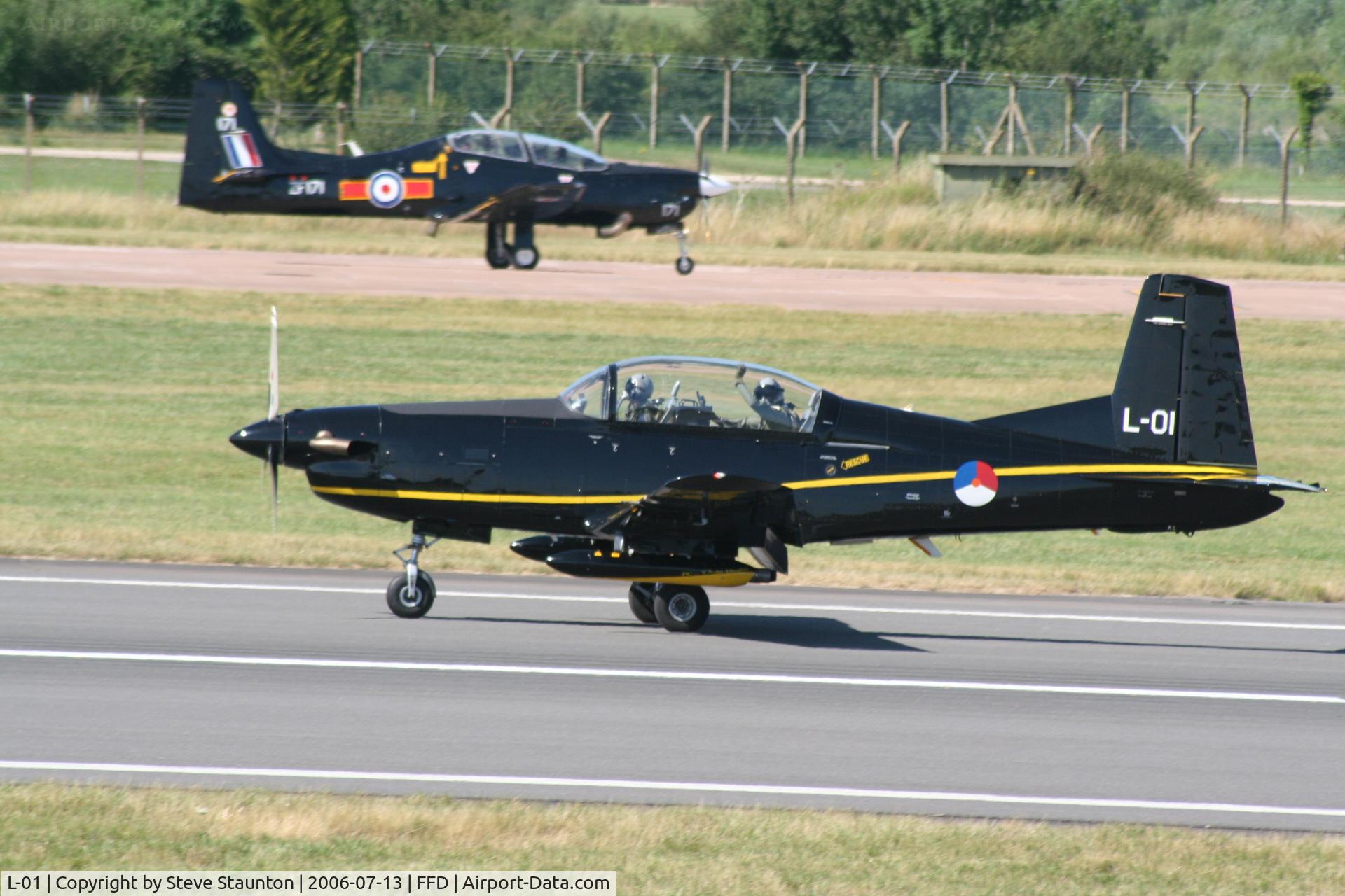L-01, Pilatus PC-7 Turbo Trainer C/N 538, Royal International Air Tattoo 2006