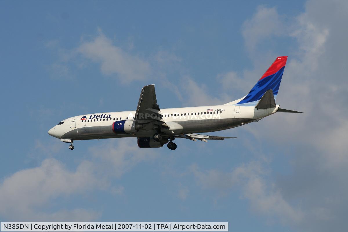 N385DN, 1999 Boeing 737-832 C/N 30348, Delta
