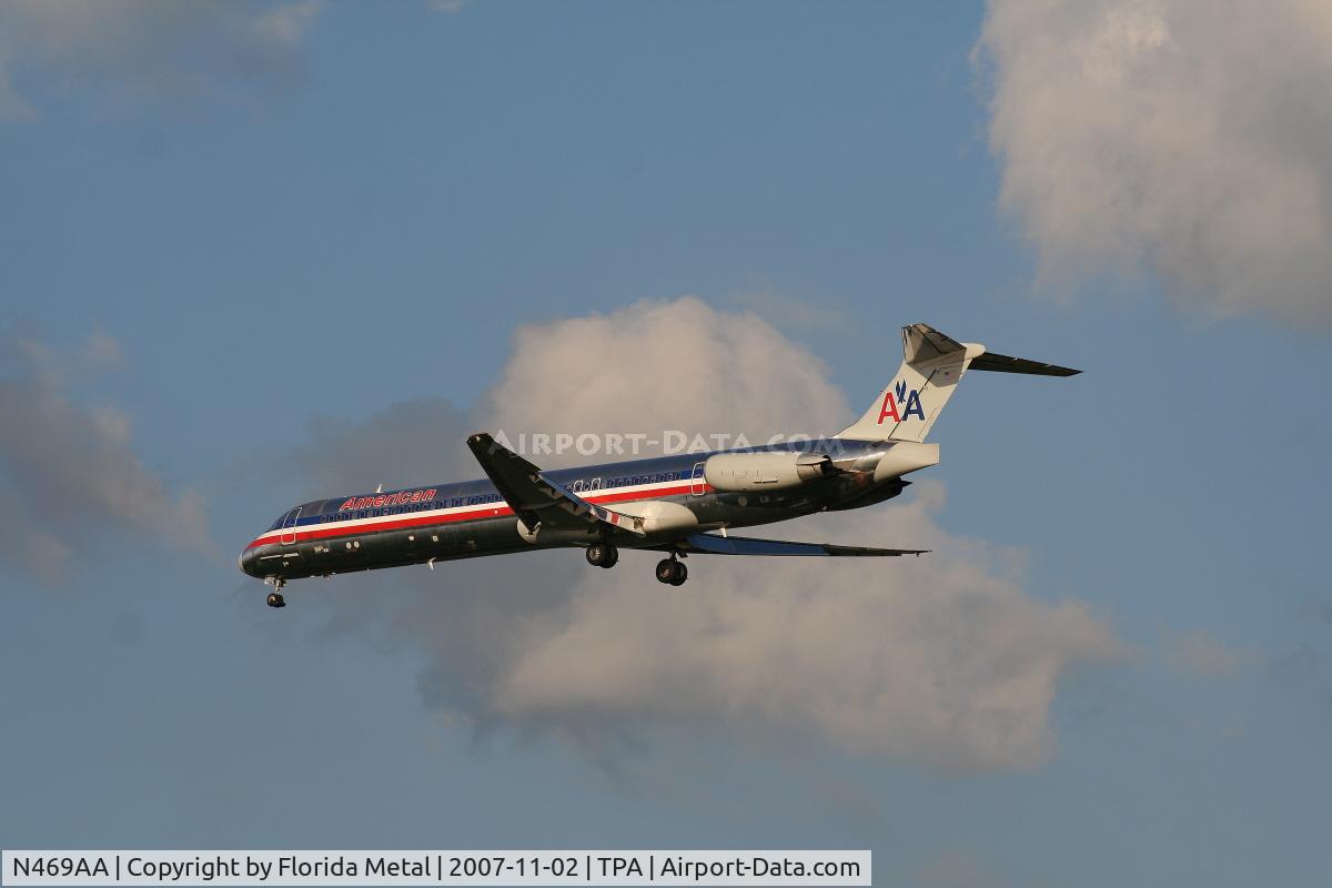 N469AA, 1988 McDonnell Douglas MD-82 (DC-9-82) C/N 49599, American