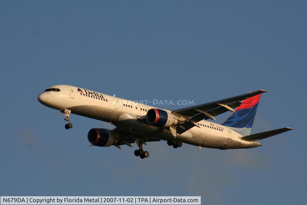 N679DA, 1992 Boeing 757-232 C/N 26955, Delta
