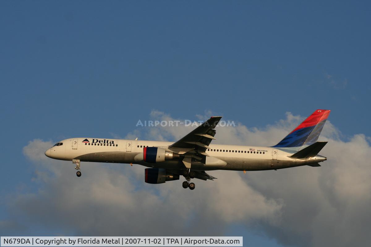 N679DA, 1992 Boeing 757-232 C/N 26955, Delta