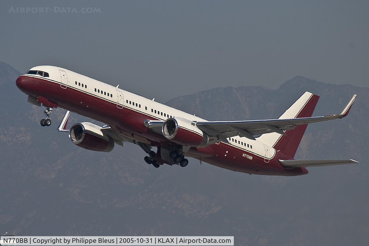 N770BB, 1991 Boeing 757-2J4 C/N 25220, Untitled private wingleted 757. Operated by Yucaipa Companies. Gear on the move.