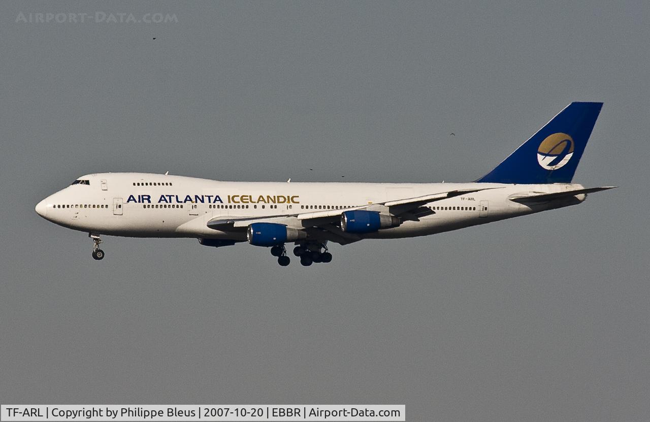 TF-ARL, 1982 Boeing 747-230B C/N 22671, coming down for rwy 25R. 500 mm handheld, be lenient please.