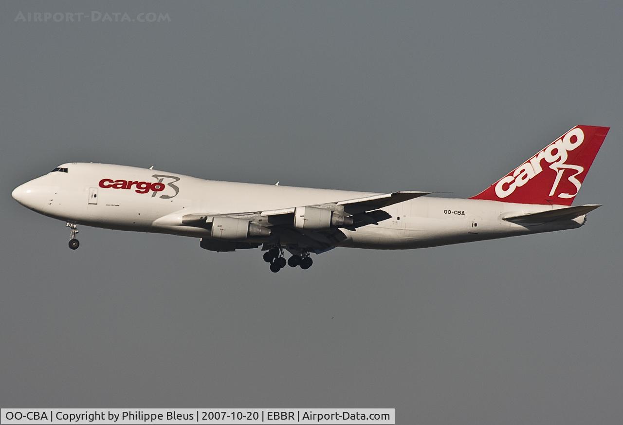 OO-CBA, 1988 Boeing 747-228F/SCD C/N 24158, Short final rwy 25R. 500 mm handheld, folks. Beter picture next time. I love the -100 and -200 cockpits. According to my information, this one has a modern EHSI (not to say a GPS) instead of the classical HSI. Easier to figure out how the flight goes on.