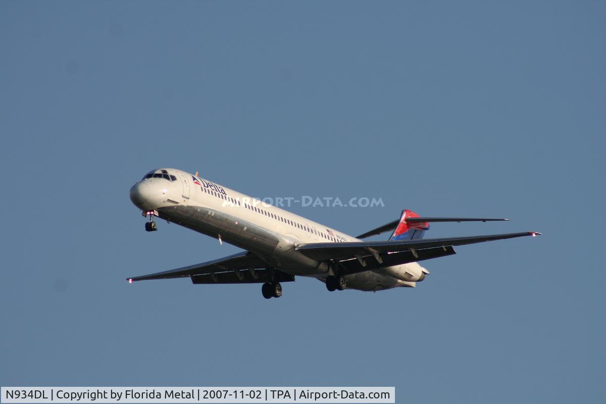 N934DL, 1989 McDonnell Douglas MD-88 C/N 49721, Delta