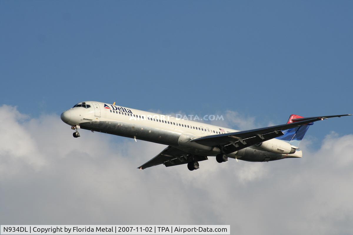N934DL, 1989 McDonnell Douglas MD-88 C/N 49721, Delta