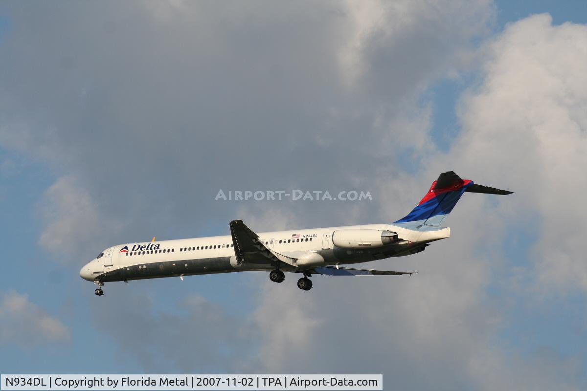 N934DL, 1989 McDonnell Douglas MD-88 C/N 49721, Delta