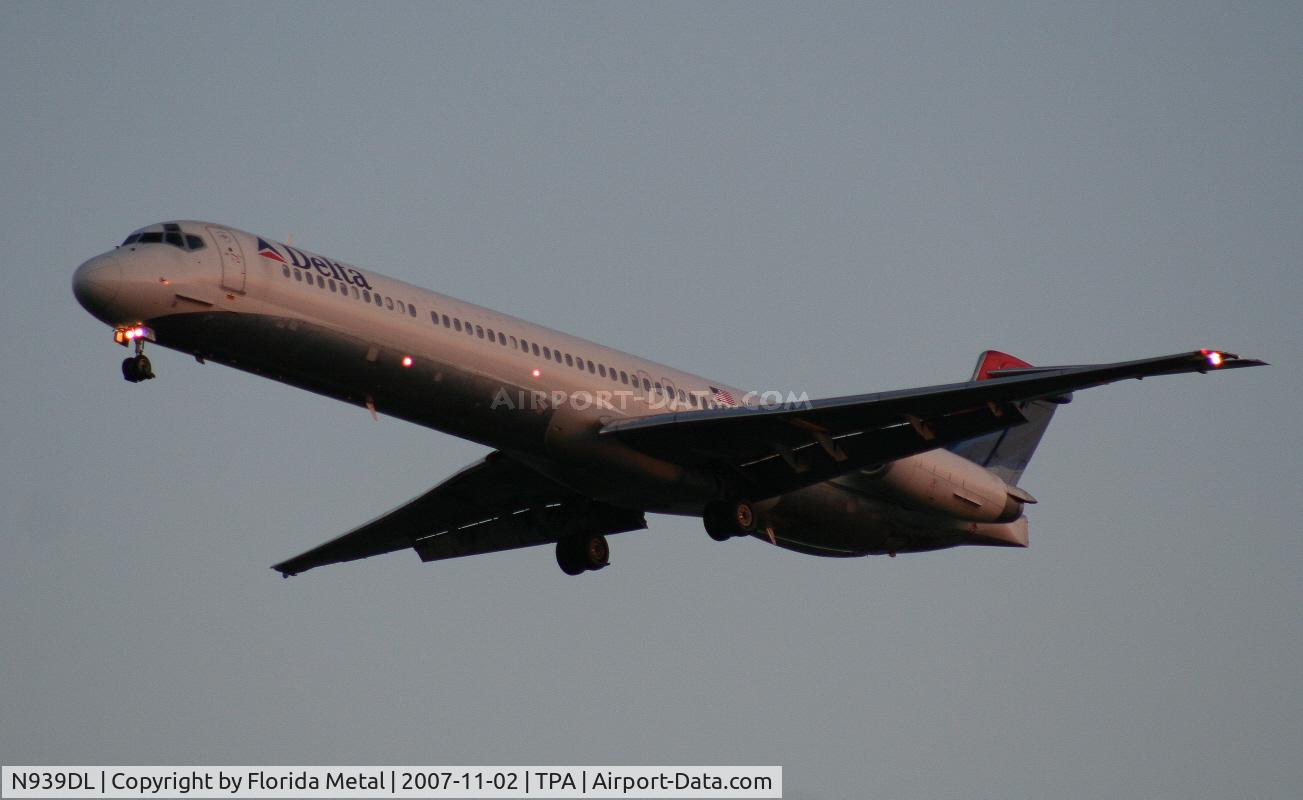 N939DL, 1989 McDonnell Douglas MD-88 C/N 49812, Delta