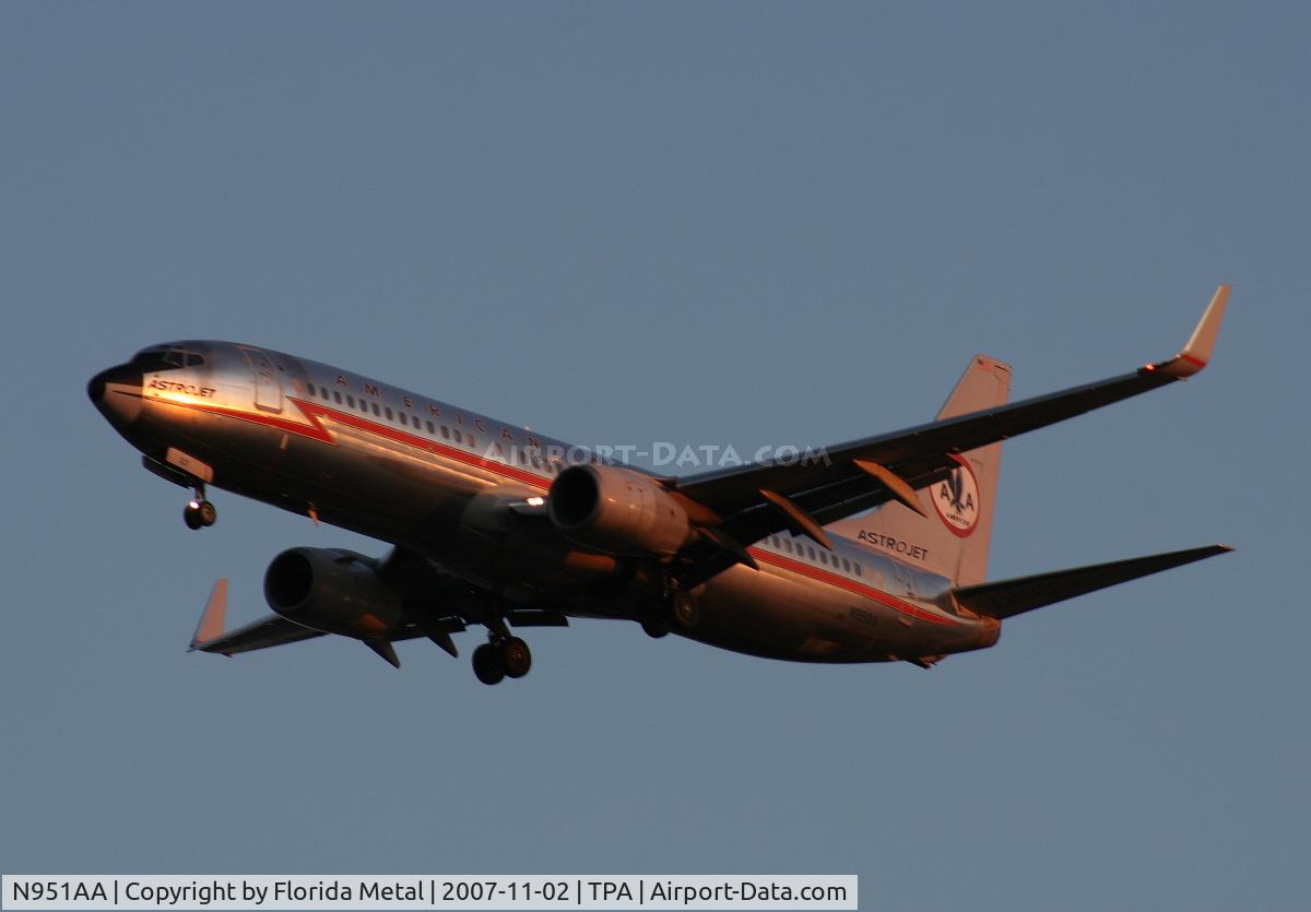 N951AA, 2000 Boeing 737-823 C/N 29538, American retro