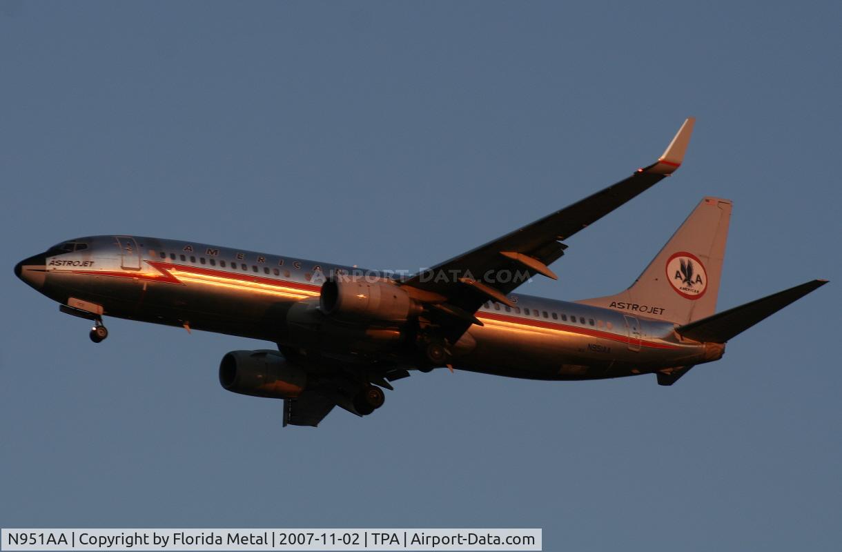N951AA, 2000 Boeing 737-823 C/N 29538, American retro
