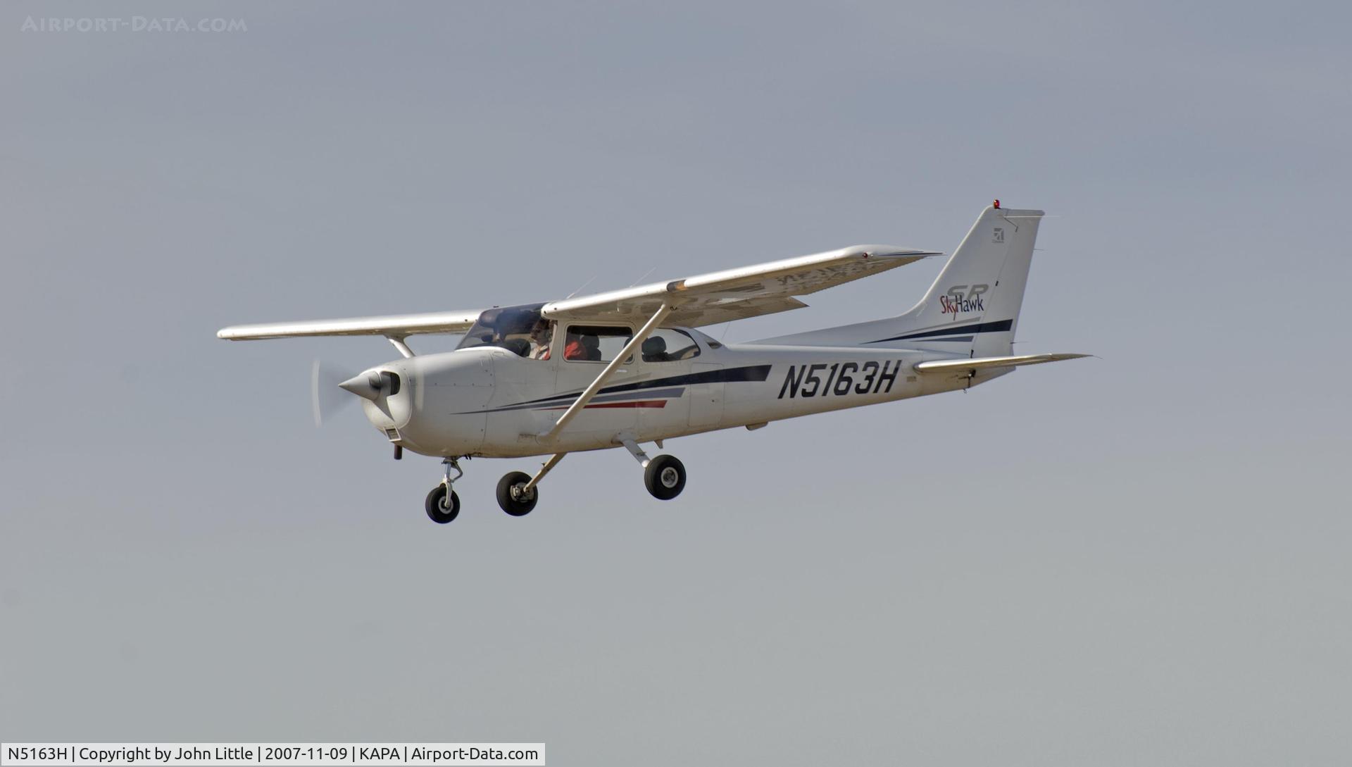 N5163H, 2001 Cessna 172S C/N 172S8933, Approach to 17L