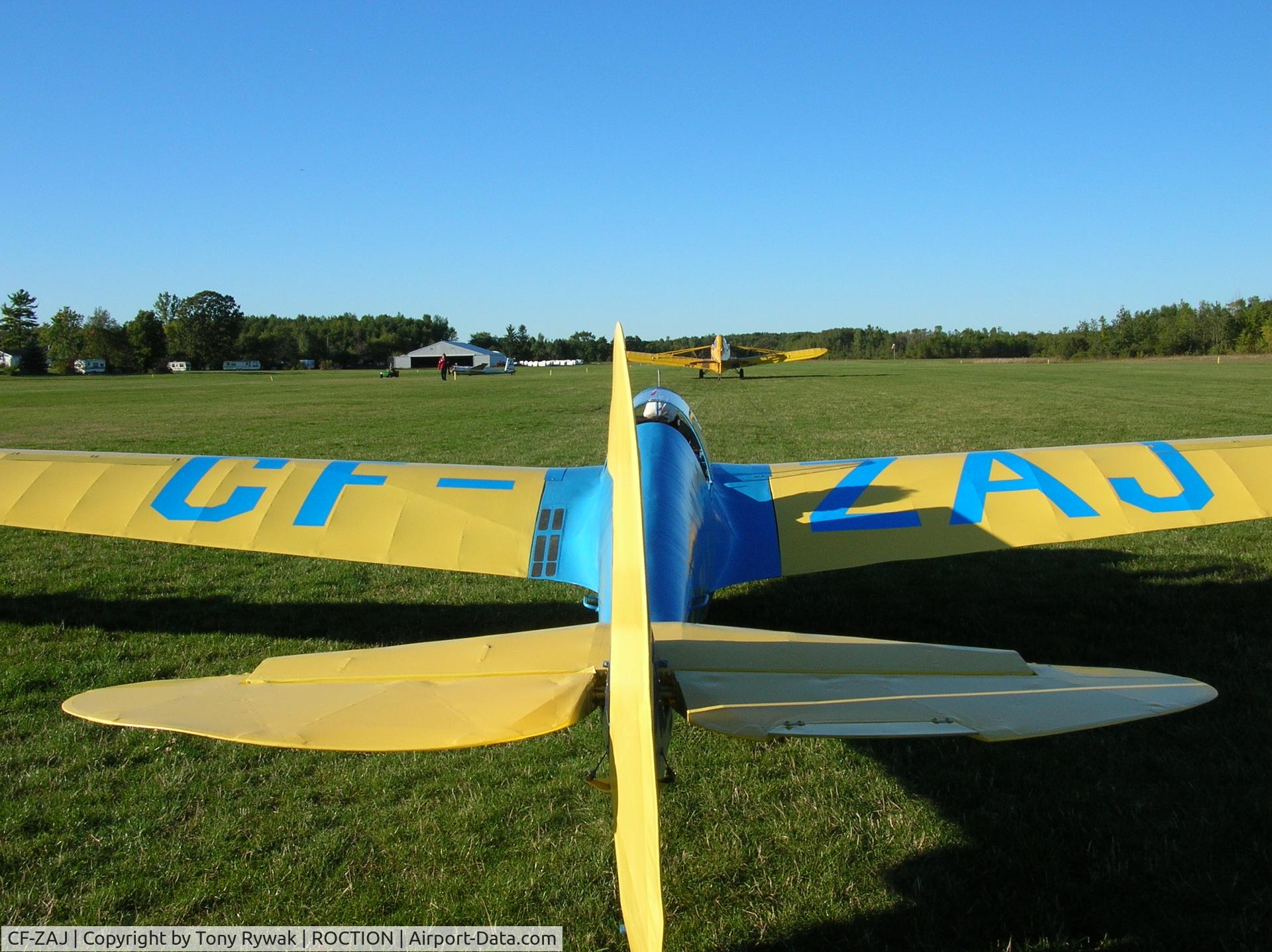 CF-ZAJ, 1943 Laister-Kauffman LK-10A C/N 96, CF-ZAJ on tow at SOSA gliding club. Based in Roction, Ontario, Canada.