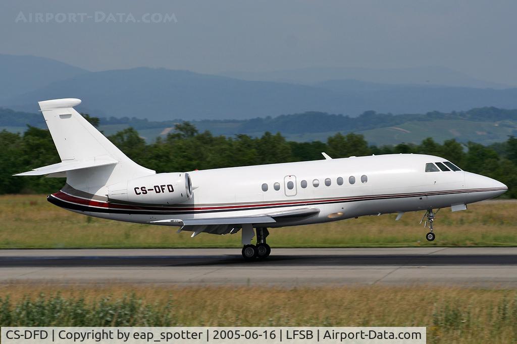 CS-DFD, 2001 Dassault Falcon 2000 C/N 174, landing on rwy 16