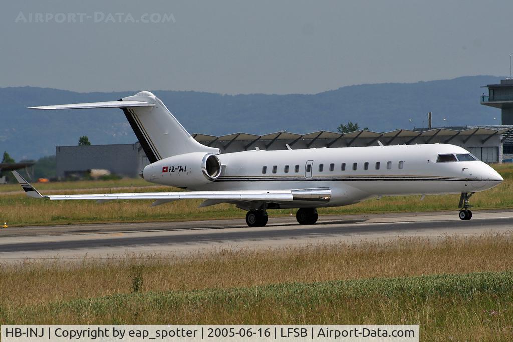HB-INJ, 2000 Bombardier BD-700-1A10 Global Express C/N 9086, lining up rwy 16