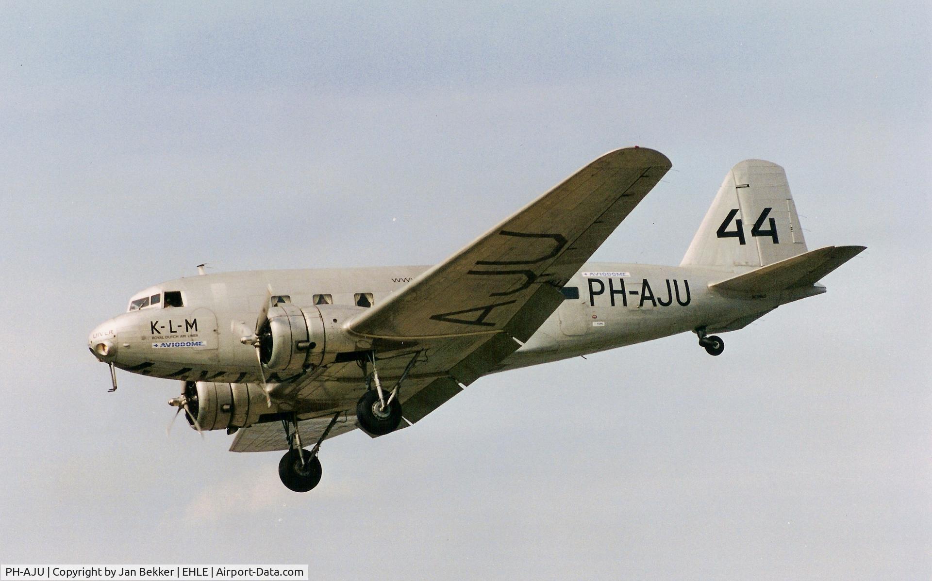 PH-AJU, 1934 Douglas DC-2-112 C/N 1286, DC-2 Just before landing at Lelystad Airport