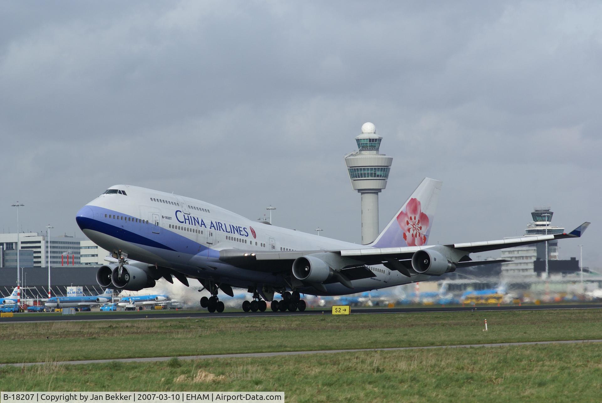 B-18207, Boeing 747-409 C/N 29219, Taking off from Schiphol