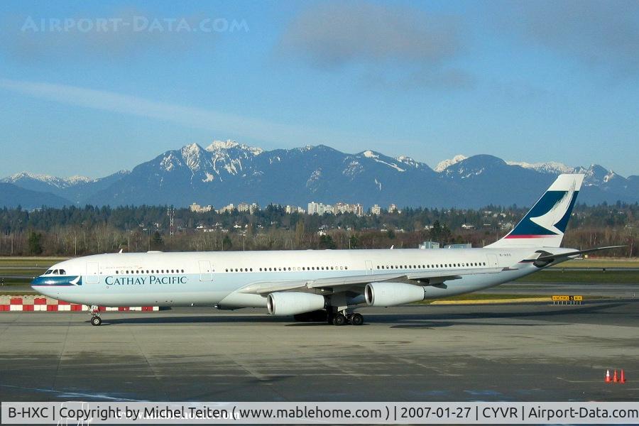 B-HXC, Airbus A340-313 C/N 142, Vancouver mountains in the background : beautiful !