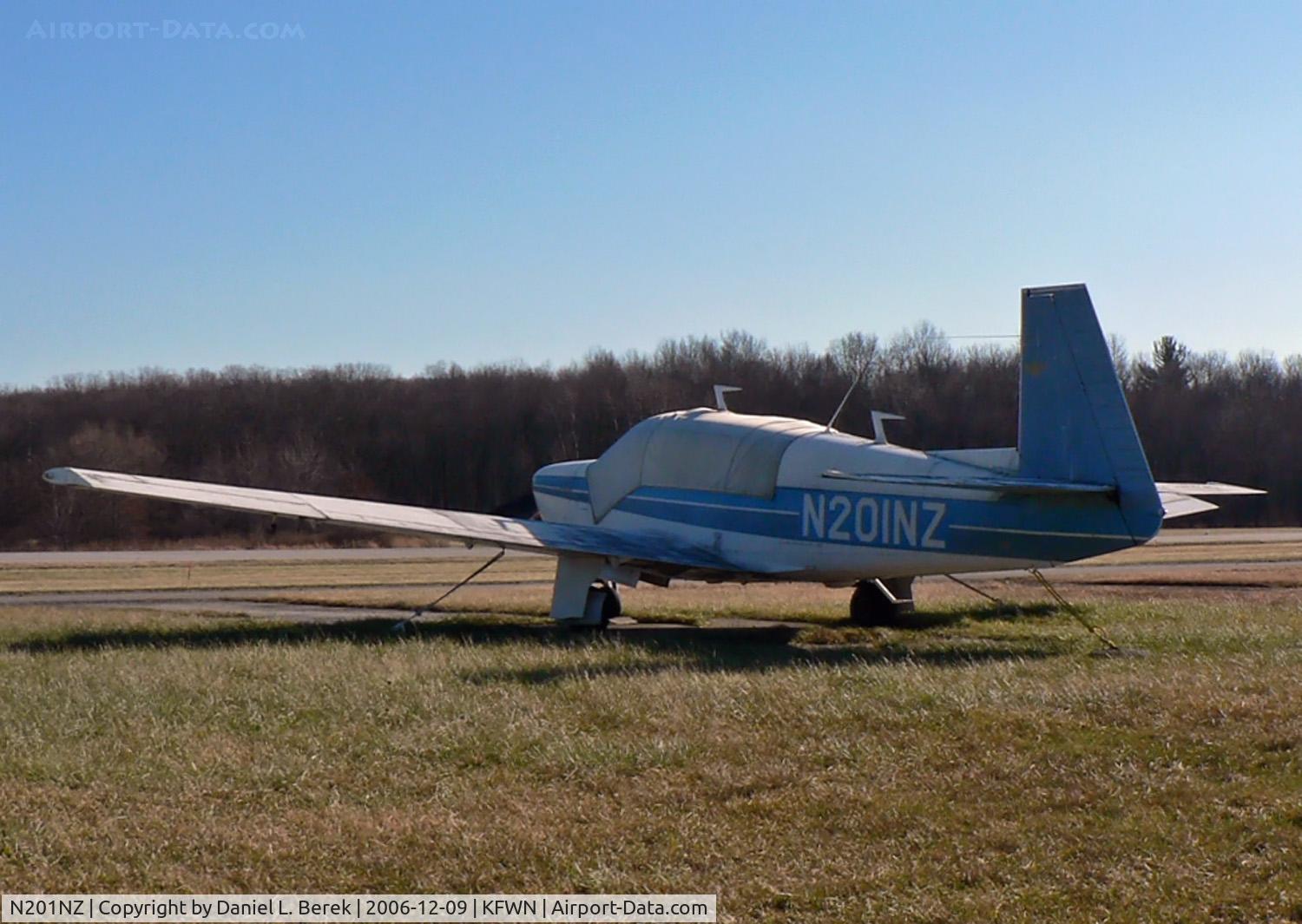 N201NZ, 1977 Mooney M20J 201 C/N 24-0300, A 1977 Mooney shivers on a chilly December evening.