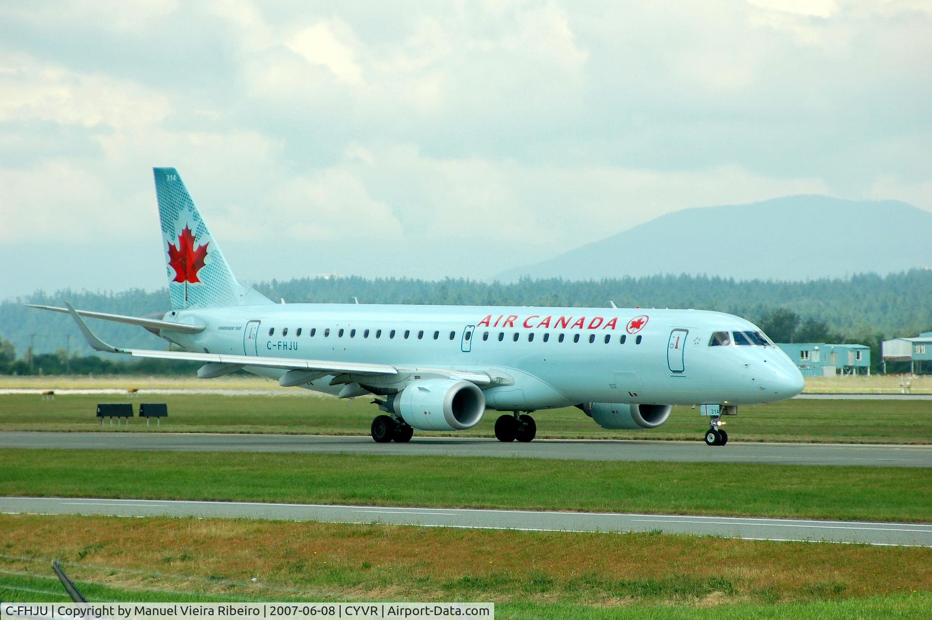 C-FHJU, 2006 Embraer 190AR (ERJ-190-100IGW) C/N 19000044, taxying for departure