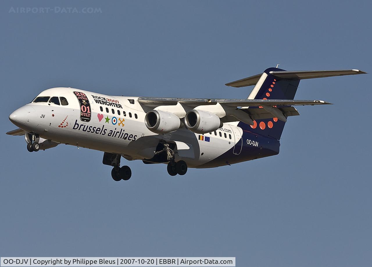 OO-DJV, 1996 British Aerospace Avro 146-RJ85 C/N E.2295, Tagged Avro in new Brussels airlines c/s, on short final rwy 25L.