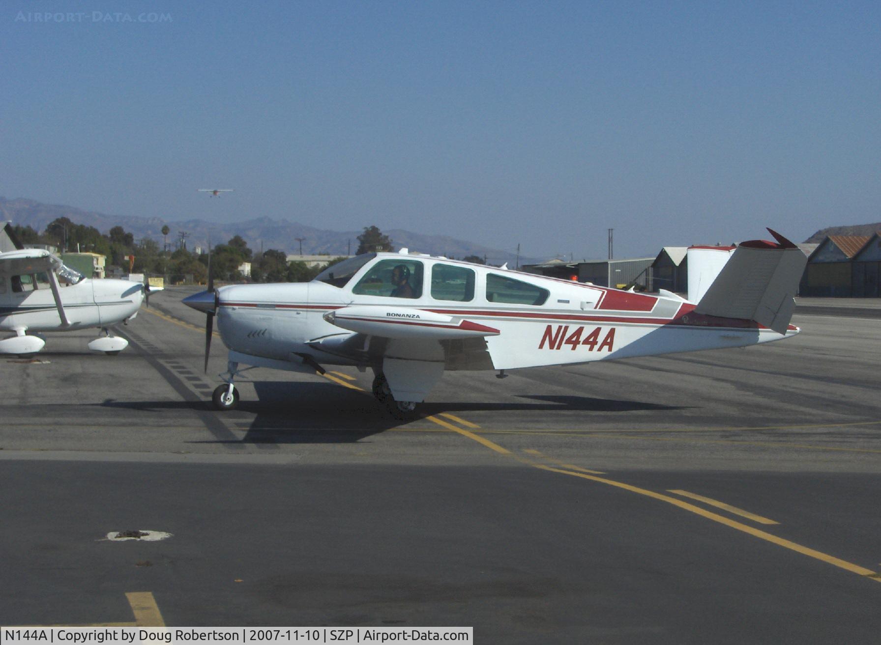 N144A, 1974 Beech V35B Bonanza C/N D-9633, 1974 Beech V35B BONANZA, Continental IO-520-B 285 Hp, taxi