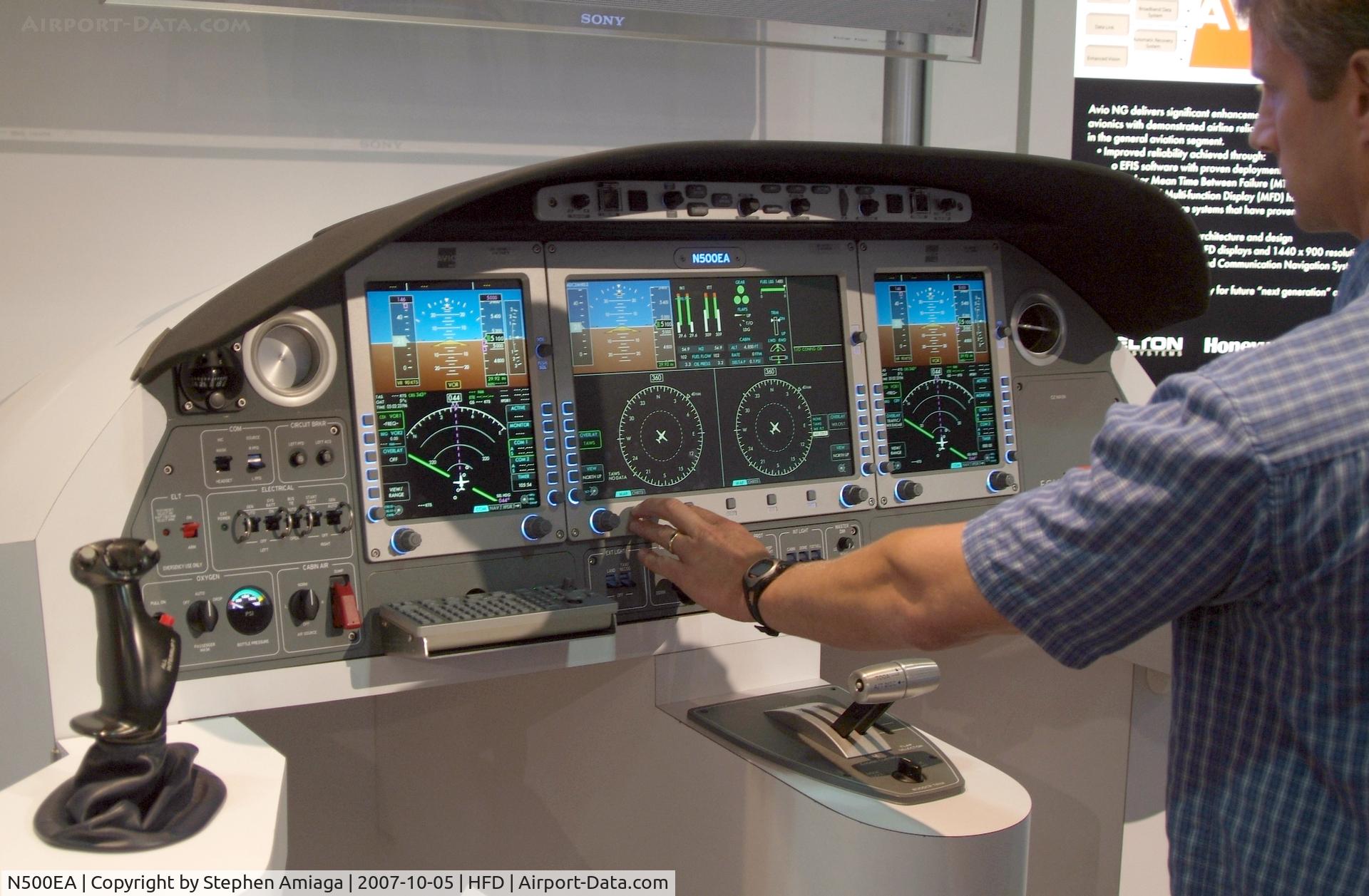 N500EA, Beech E-90 King Air C/N LW-240, At the AOPA Expo...