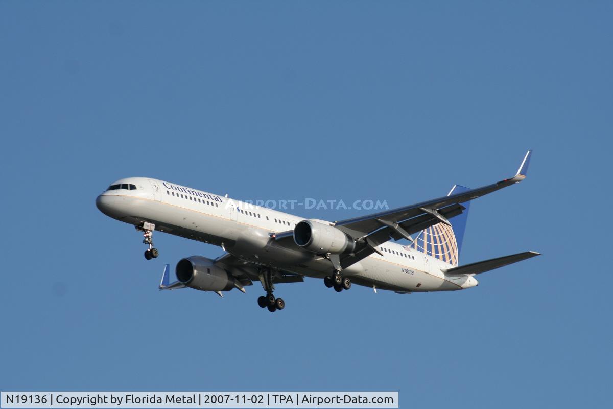 N19136, 1999 Boeing 757-224 C/N 29285, Continental