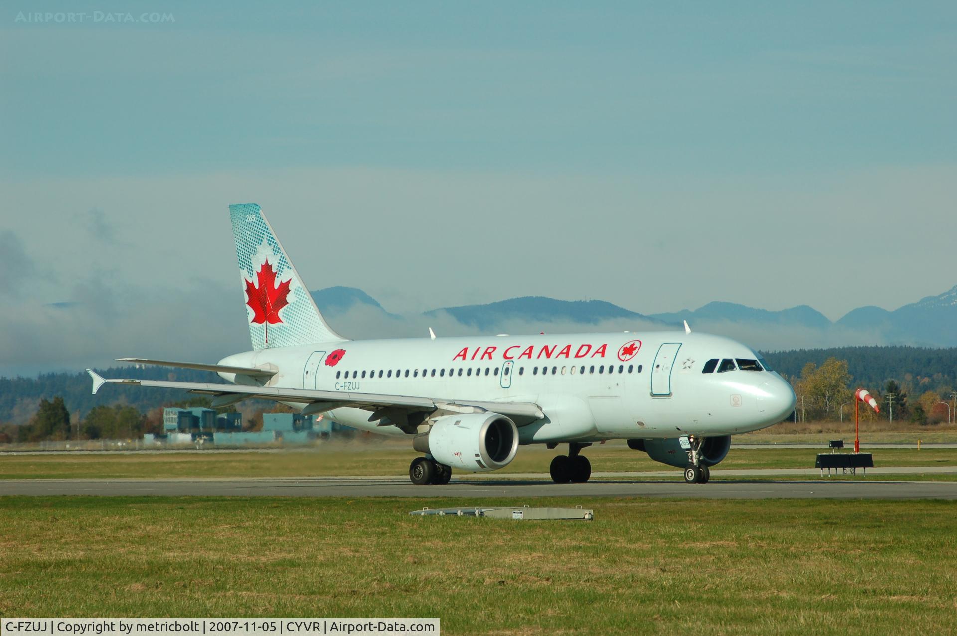 C-FZUJ, 1997 Airbus A319-114 C/N 719, C-FZUJ wears a poppy for Remembrance Day Nov.2007