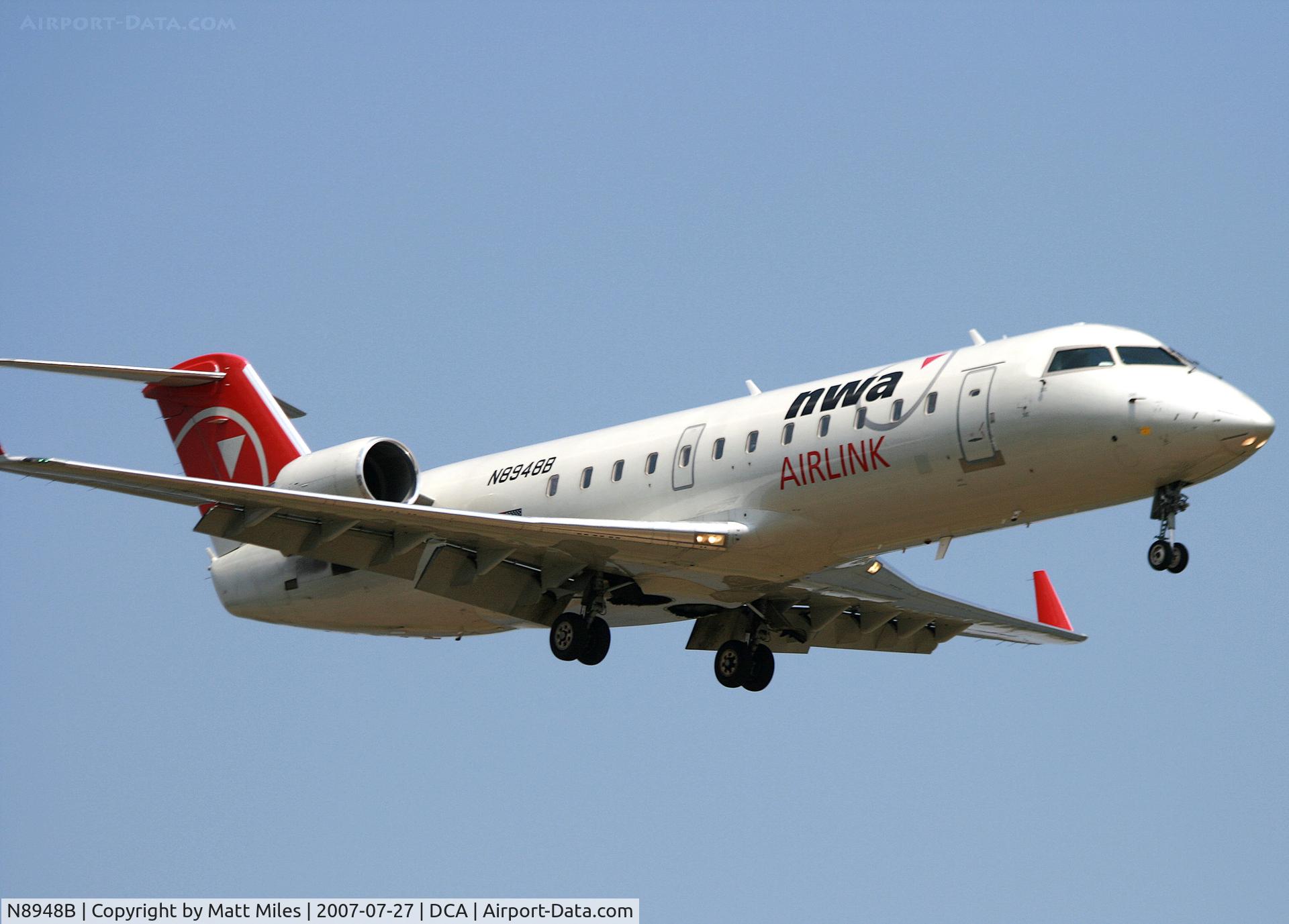 N8948B, 2004 Bombardier CRJ-200 (CL-600-2B19) C/N 7948, short final for 19 at DCA