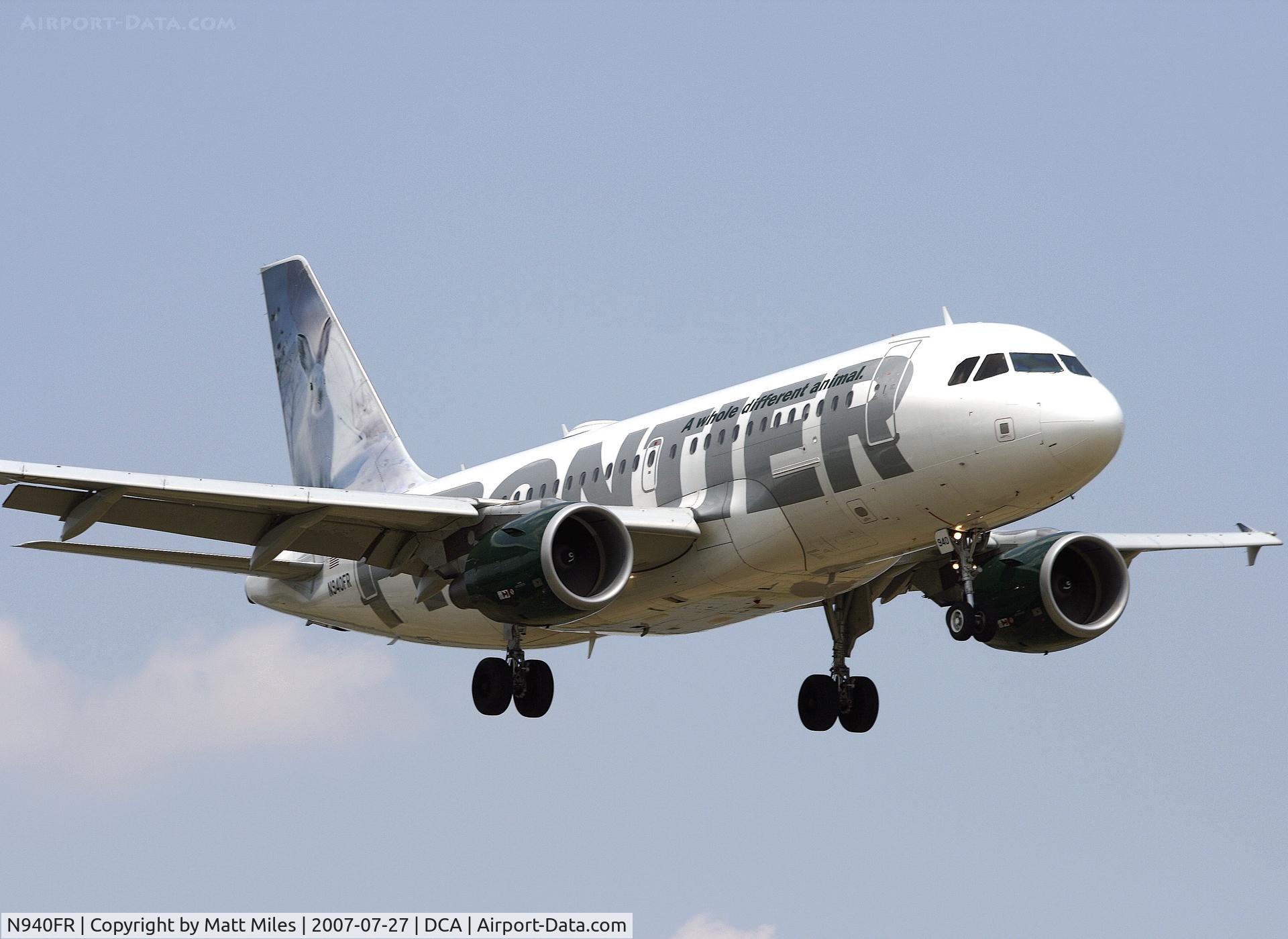 N940FR, 2005 Airbus A319-111 C/N 2465, short final for 19 at DCA