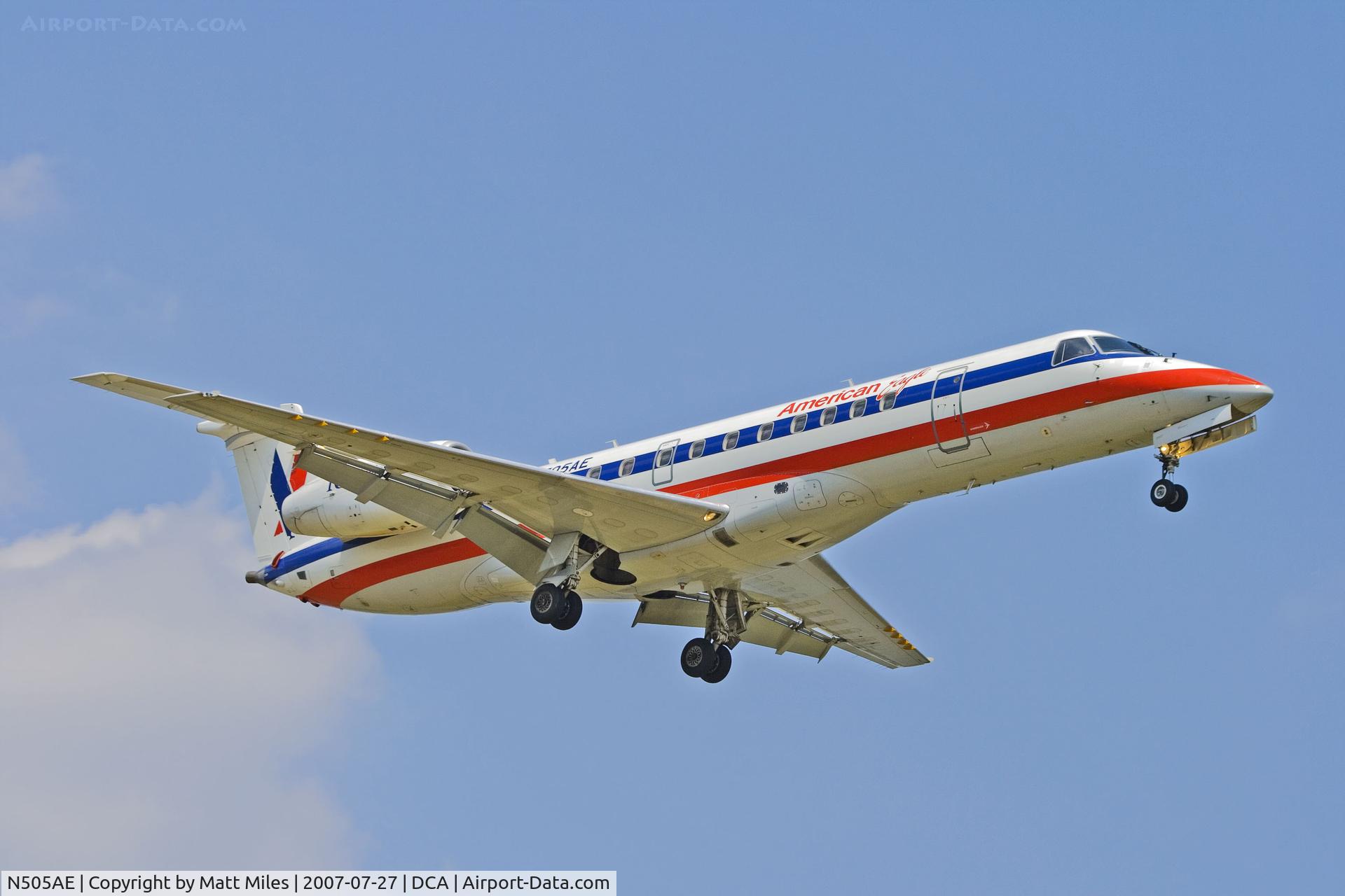 N505AE, 2002 Bombardier CRJ-701 (CL-600-2C10) Regional Jet C/N 10053, short final for 19 at DCA